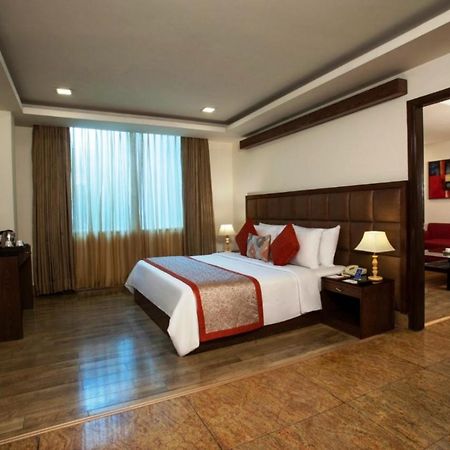 Taurus Sarovar Portico New Delhi Extérieur photo