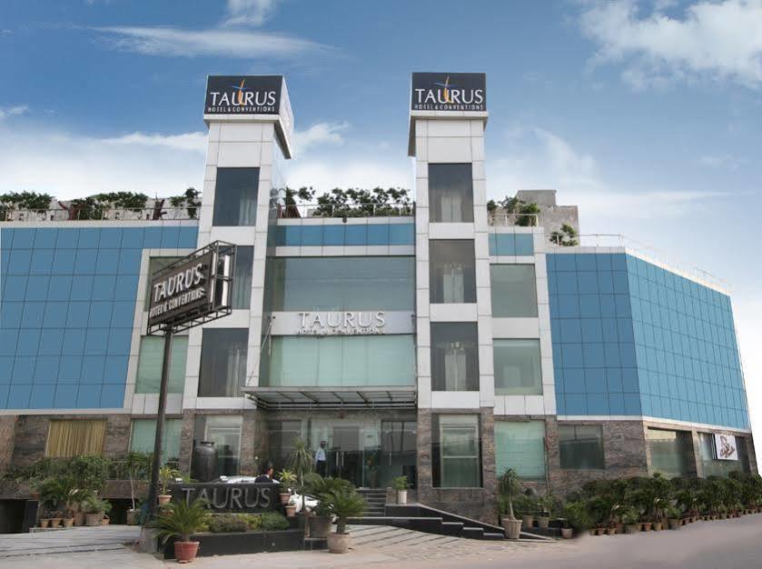 Taurus Sarovar Portico New Delhi Extérieur photo